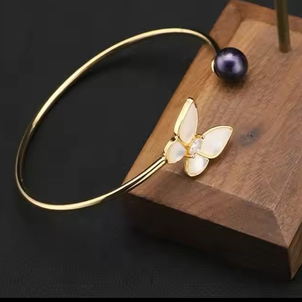NWOT Handmade Natural Fresh Water Black Pearl Bangle 14kt gold plated